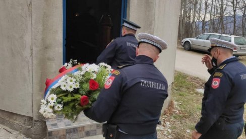SEĆANJE NA PALE POLICAJCE: U Skelanima kod Srebrenice odata počast poginulim kolegama (RS)