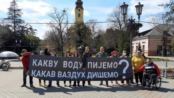 ДИШУ СУМПОР - ПИЈУ АРСЕН: Грађани Врбаса на протесту позвали на еколошко буђење и потписивање петиција