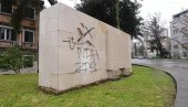 U HRVATSKOJ SVE PO STAROM: Antifašistički spomenik u Rijeci oskrnavljen ustaškim simbolima (VIDEO)