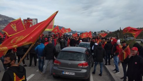KRIVOKAPIĆ POPUSTIO PRED KOMITAMA: Završena blokada puta Podgorica-Nikšić, ništa od povlačenja skandaloznog zakona