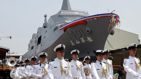 ПРСТ У ОКО ПЕКИНГУ: Тајван се наоружава, поринут нови амфибијски ратни брод (ФОТО)
