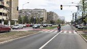 BEZBEDNIJE ZA PEŠAKE I BICIKLISTE: U novosadskoj Ulici Narodnog fronta od danas radi novi semafor (FOTO)