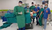USPEH HIRURGA UKC RS U BANJALUCI: Potpuno budnom pacijentu odstranjena džinovska štitna žlezda