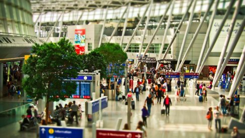 NOVA MERA U SAD: Za putnike na aerodromima kompleti za samotestiranje