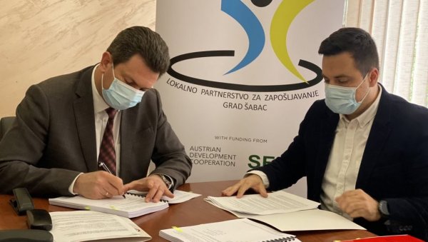 ОБУКОМ ДО ЗАПОСЛЕЊА: Градоначелник Шапца потписао уговор о пројекту вредном 166.000 евра