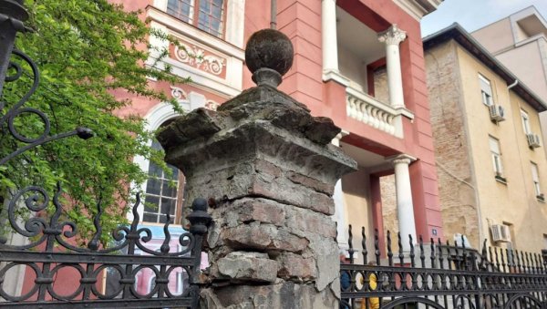 РАДЕ ПРЕКО ТРАКЕ, ПОДНЕТА КРИВИЧНА: Градски грађевински инспектори излазили на терен у Тополској улици 19