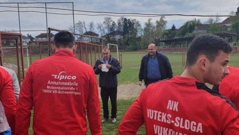 KOLAR POSETIO FK VUTEKS-SLOGA: Predsednik GO SDSS-a Vukovar uručio donaciju srpskom klubu (FOTO)