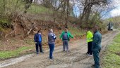 OLAKŠANA POLJOPRIVREDA ZA MEŠTANE: U toku popravka puteva sela Siljevica ka Rekovcu