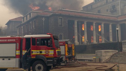 PRED SUDOM U UTORAK: Uhapšen osumnjičeni za požar u parlamentu Južnoafrićke republike (FOTO)