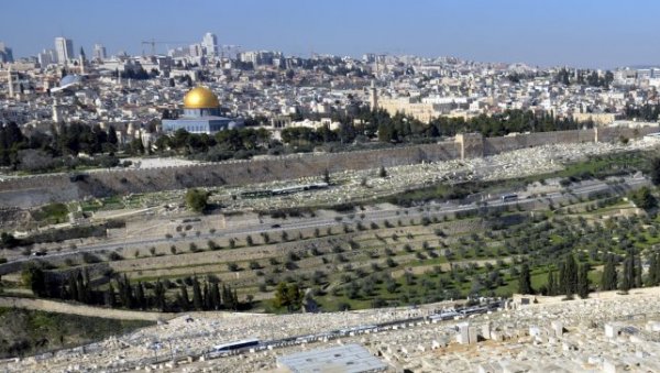 СРПСКИ ХОДОЧАСНИЦИ УМАЛО НАСТРАДАЛИ: Аутобус са путницима упао у бујицу на путу за Јерусалим