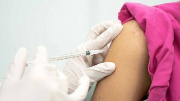И „ФАЈЗЕРОМ“ И „СПУТЊИКОМ“ БЕЗ ТЕРМИНА: Настављена вакцинација у Краљеву