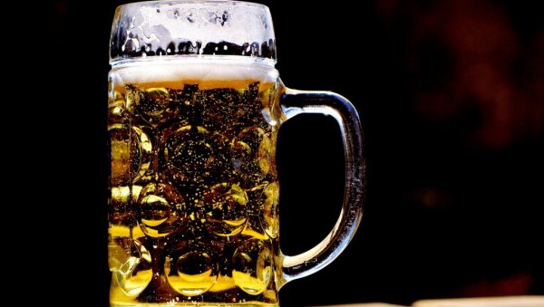 АМЕРИЧКА СТУДИЈА ПОКАЗАЛА: Ако пијете пиво имате мање шансе да добијете Алцхајмерову болест