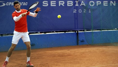 AJMO PRVO NA SRPSKOM: Novak oduševio navijače, želeo prvo na maternjem, igraće još jednom u Srbiji!