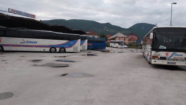 ОКОНЧАН ДЕСЕТОМЕСЕЧНИ ШТРАЈК: У највећој ауто-превозничкој фирми на северу Црне Горе опет оживели станични перони