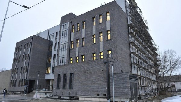 УСКОРО И ПРВИ ПАЦИЈЕНТИ: Завршена градња модерног дома здравља у Борчи, у току опремање (ФОТО)