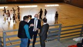 NAJAVLJENO OPREMANJE TERETANE: Radojević i Rakić obišli Sportsku halu u Severnoj Mitrovici (FOTO)