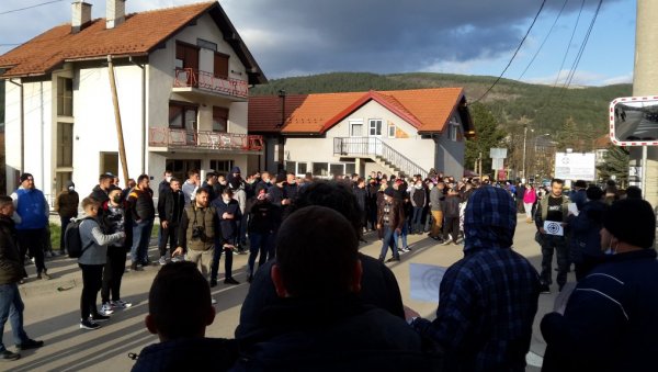 ОБУСТАВЉЕНИ ПРОТЕСТИ: Грађани позвали челнике Владе и полиције да дођу у Пљевља