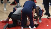 UŽASNA POVREDA DENIJA AVDIJE: Bolna grimasa košarkaša Vašingtona, saigrač mu nogu pokrio majicom (VIDEO)