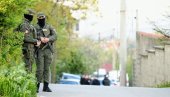 PRVE SLIKE POTRAGE OKO  “KUĆE SMRTI”: Policija blokirala prilaze, ponovo pretražuje Belivukovu kuću u Ritopeku (FOTO+VIDEO)