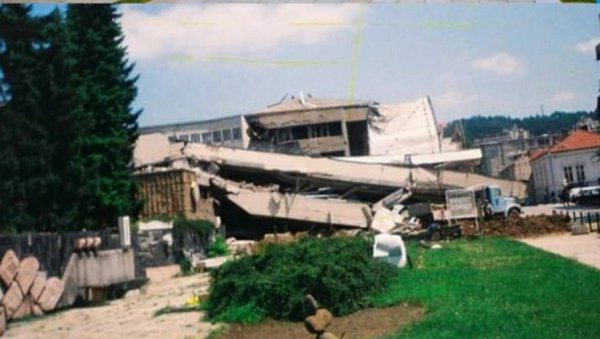 ПРОЈЕКТИЛ ИСПАЛИЛА ЖЕНА ПИЛОТ: Ужичка пошта - како је НАТО уништио један од симбола модерног града који ни до данас није обновљен