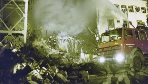 КЛАРК НАРЕДИО ПОКОЉ ЗА ГОДИШЊИЦУ НАТО: Вандалско бомбардовање зграде РТС пре 25 година било је лична освета америчких јастребова