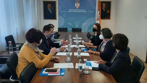 РУЖИЋ РАЗГОВАРАО СА ДИРЕКТОРКОМ УНИЦЕФА: Заједнички фокус деца из социјално угрожених породица