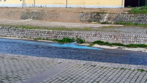 EKOLOŠKI INCIDENT U VALJEVU: U reku Kolubaru ispuštena plava tečnost, nadležni ispituju slučaj