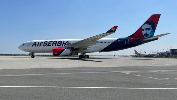 СЛЕТЕО НОВИ ЕРБАС А330: Нови авион Ер Србије с ликом Николе Тесле стигао у Београд