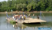 TEGLJAČ SPASAO SKELU NA TISI: Zabrana Evrope o korišćenju čeličnih sajli na rekama umalo da prekine najkraći put između obala