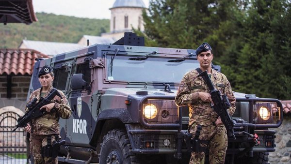 СРПСКЕ СВЕТИЊЕ ЧУВАЈУ ОНИ КОЈИ СУ ИХ И ПОРУШИЛИ: КФОР штити само Дечане, остали православни храмови на КиМ у надлежости косовске полиције