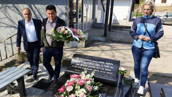 ВЕНЦИ ЗА БРАНИСЛАВА ГАРИЋА: Пре 12 година у Добоју убијен потпредседник СДС, из странке поручују - ослобађајућа пресуда суноварт правосуђа