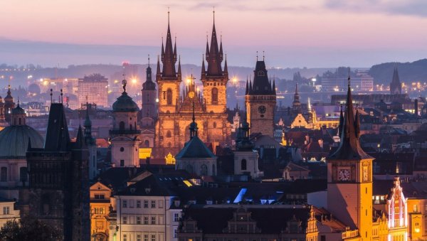 ЧЕШКА УКИНУЛА ОБАВЕЗНУ ПОТВРДУ О ВАКЦИНАЦИЈИ: Ресторани и хотели у Прагу коначно одахнули