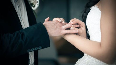 IZMENE PORODIČNOG ZAKONA: Zabraniti sklapanje brakova bez dozvole pre 18. godine