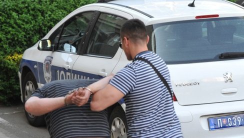 AKCIJA GNEV U PARAĆINU: Odrećen pritvor muškarcu zbog sumnje da je zapalio automobil i šutirao policajce!