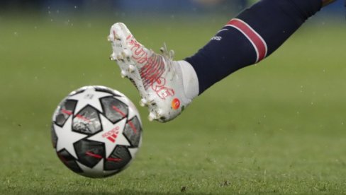 FUDBALER ZAVRŠIO U KOMI POSLE DUELA: Povredio se u prvom minutu utakmice, hitno prebačen u bolnicu (VIDEO)