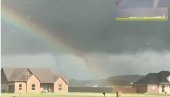 OVO NIKADA NISTE VIDELI: Neverovatan snimak kruži mrežama - tornado i duga u isto vreme (VIDEO)