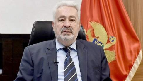 KRIVOKAPIĆ POKUŠAO DA UCENJUJE SPC: Premijer Crne Gore hteo da zloupotrebi vladiku Joanikija