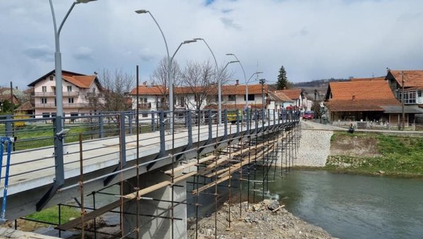 ПОЧЕЛИ ЗАВРШНИ РАДОВИ: Приводи се крају обнова пешачког моста на Млави