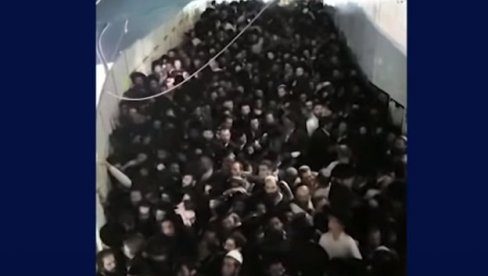 СТРАВИЧНИ СНИМАК ИЗ ИЗРАЕЛА: Људи су падали једни преко других и котрљали се низ клизаве степенице (ВИДЕО)