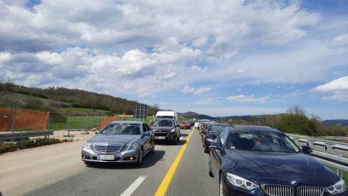 BLOKADA NA MILOŠU VELIKOM: U tunelu Šaran jedna traka zatvorena za saobraćaj zbog kvara na kamionu