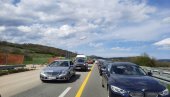 OBAVEŠTENJE ZA VOZAČE: Usporen saobraćaj na Milošu Velikom, zbog nezgode za vozila otvorena samo preticajna traka