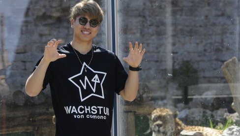 JAGUAR UPOZNAO JAGUARA - ASANO: Vidi ga kako je lenj, Nisam to ja! Sa Piksijem samo na japanskom