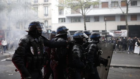 FRANCUSKA ODBRUSILA EVROPSKOJ UNIJI: Naši protesti, naša policija - ne tiče vas se