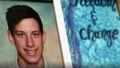 KAMERA ZABELEŽILA JEZIV TRENUTAK: Tinejdžer rekao roditeljima da ne želi više da živi, pa se ubio pred njima (VIDEO)