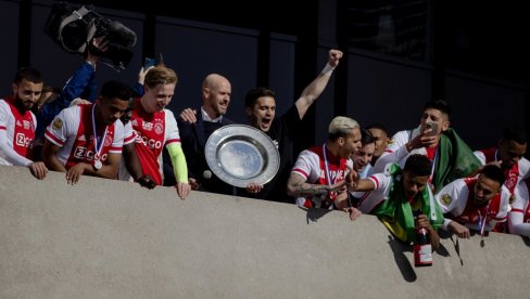 JOŠ JEDAN SRBIN U AJAKSU: Talentovani fudbaler se pridružio Tadiću u holandskom velikanu (FOTO)