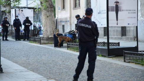 ДРАМА У СКАДАРЛИЈИ: Полција пронашла тајанствени кофер! Грађани упозорени да се склоне (ФОТО)