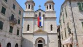 АЏИЋ ПОРИЧЕ НЕДОЛИЧНО ПОНАШАЊЕ: Црногорска полиција расветљава инцидент на прагу храма у Котору