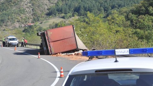 JEDNA OSOBA POGINULA U UDESU: U Južnobačkom okrugu za vikend 29 saobraćajnih nesreća