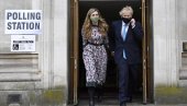 LABURISTI POTUČENI DO NOGU: Trijumf konzervativaca u Britaniji - premijer Boris DŽonson slavi sa glasačima u Hartlpulu