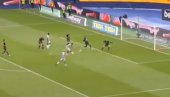 RADONJIĆ KAO DEJO SAVIĆEVIĆ: Srbin povukao loptu sa centra i magično savladao golmana za potvrdu pobede Herte (VIDEO)